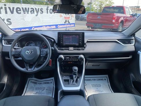 Used 2021 Toyota RAV4 LE w/ Carpet Mat Package (TMS) FWD image 18