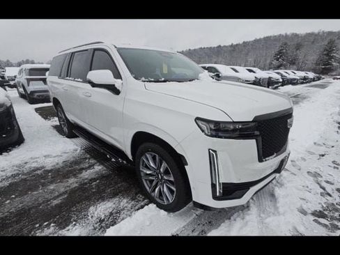 Used 2023 Cadillac Escalade ESV Sport image 2