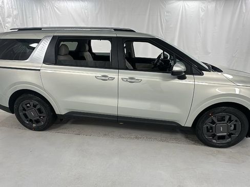 New 2026 Kia Carnival EX FWD image 2
