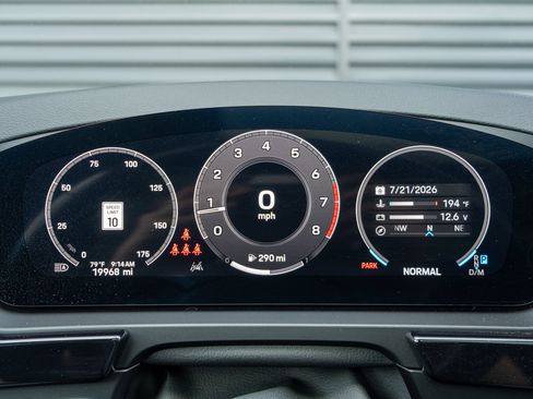 Certified 2024 Porsche Cayenne Coupe AWD/4WD image 28
