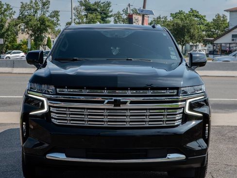 Used 2023 Chevrolet Suburban LT AWD/4WD image 2