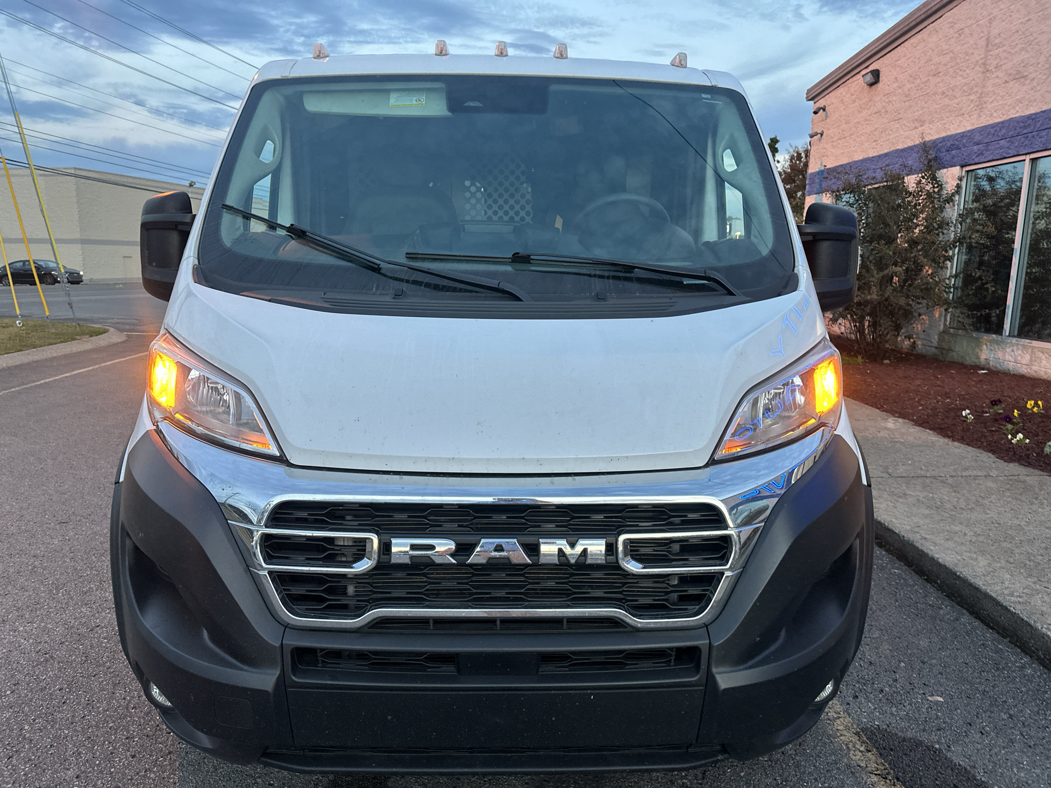 Used 2025 RAM ProMaster 2500 w/ U-Haul Equipment Group FWD image 9