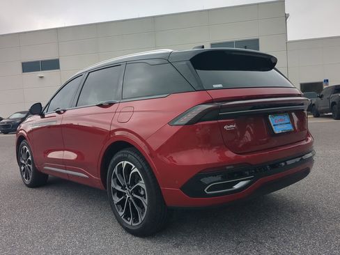 Used 2024 Lincoln Nautilus Reserve image 15