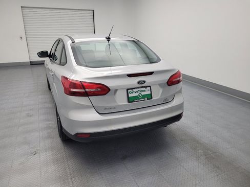 Used 2017 Ford Focus SE FWD image 6