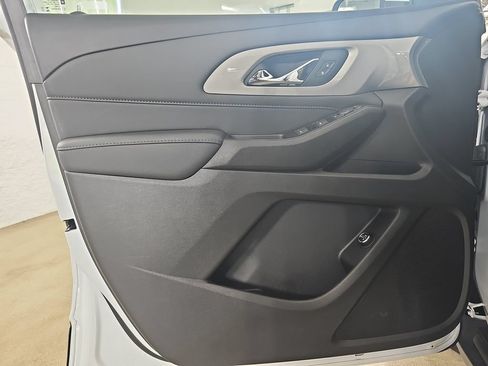 Used 2023 Chevrolet Traverse LT w/ LPO, Floor Liner Package AWD/4WD image 34