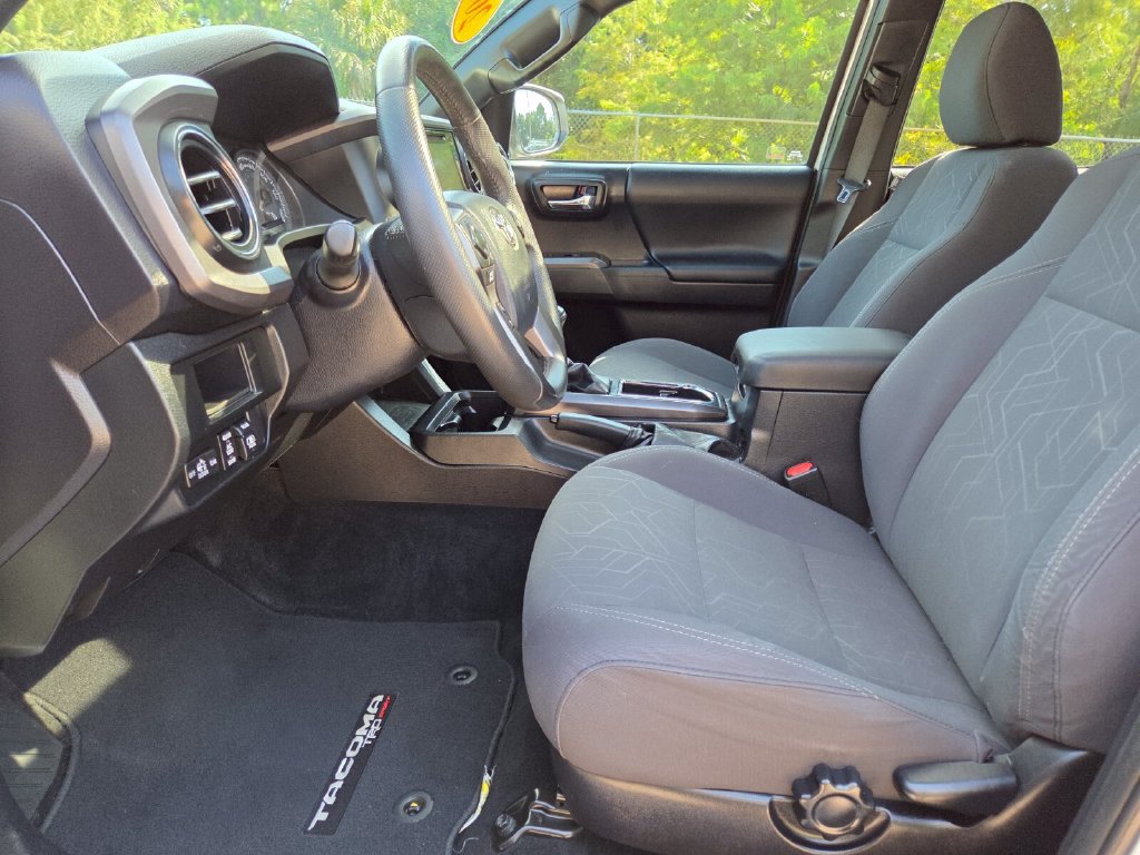 Certified 2017 Toyota Tacoma TRD Sport w/ Premium & Technology Package AWD/4WD image 24