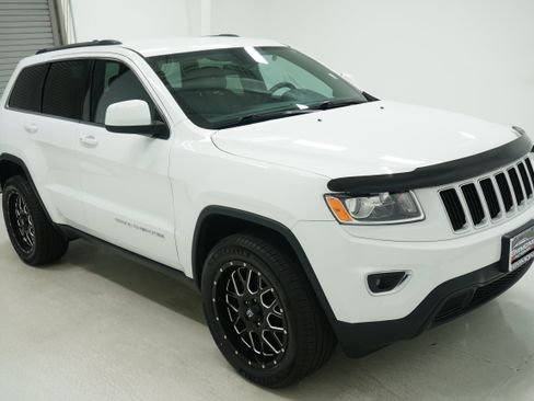 Used 2015 Jeep Grand Cherokee Laredo w/ Quick Order Package 23E AWD/4WD image 3