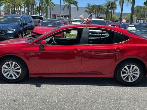 Used 2025 Toyota Camry LE w/ Convenience Package image 4