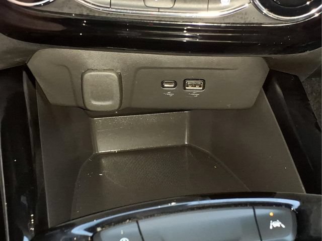 Used 2025 Chevrolet Trax LT w/ Driver Confidence Package FWD image 21
