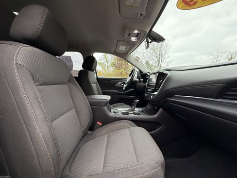 Used 2019 Chevrolet Traverse LT image 41