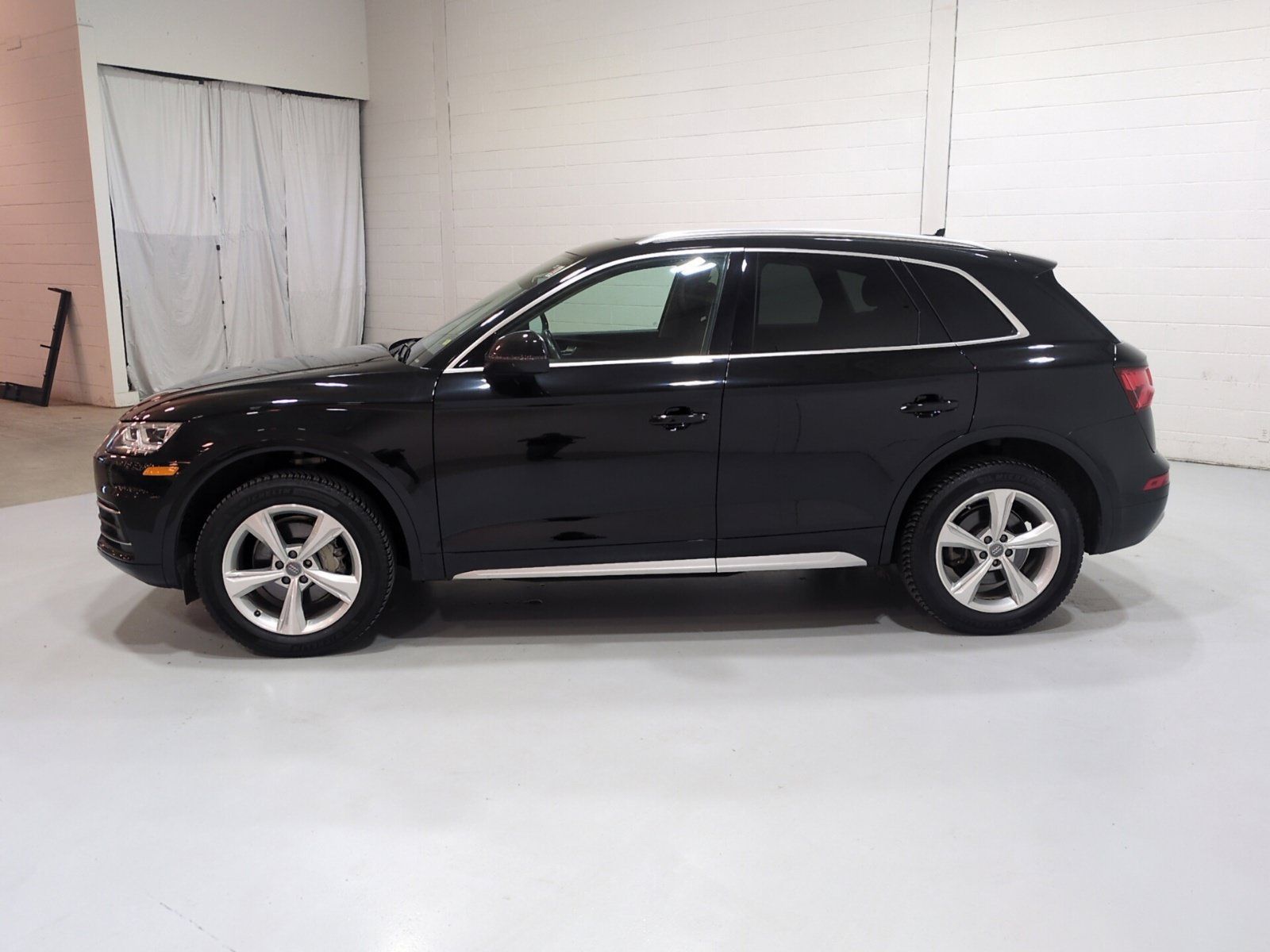 Used 2020 Audi Q5 2.0T Premium Plus w/ Premium Plus Package AWD/4WD image 6