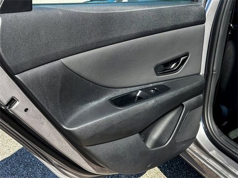 Used 2025 Hyundai Elantra Sport image 30