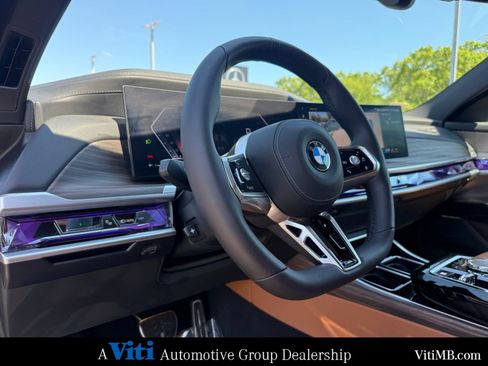 Used 2025 BMW 740i xDrive AWD/4WD image 17