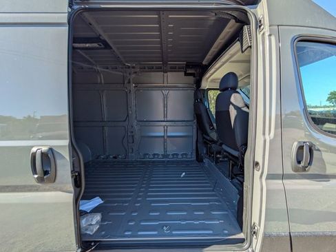 New 2026 RAM ProMaster 2500 w/ Quick Order Package 22G SLT image 13