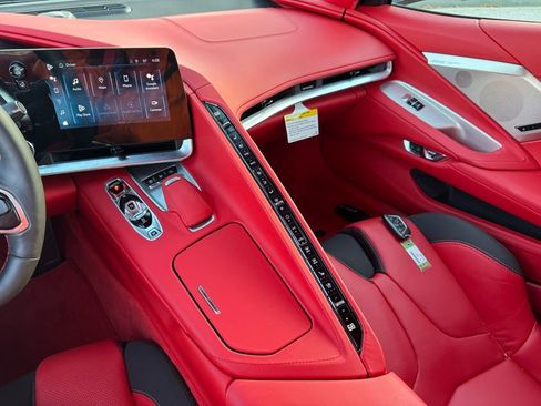 Used 2024 Chevrolet Corvette Stingray Premium Conv w/ Battery Protection Package image 31