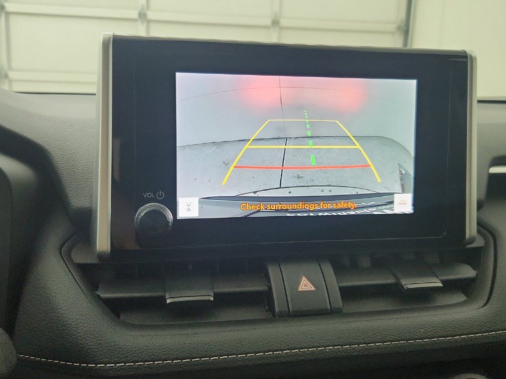 Used 2025 Toyota RAV4 XLE FWD image 24