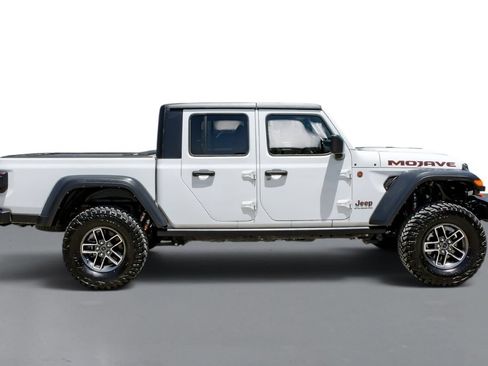 Used 2024 Jeep Gladiator Mojave w/ Convenience Group AWD/4WD image 5