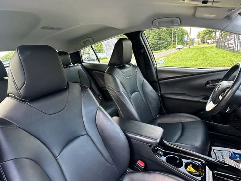 Used 2017 Toyota Prius Three Touring FWD image 29