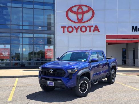 Used 2025 Toyota Tacoma TRD Off-Road AWD/4WD image 1