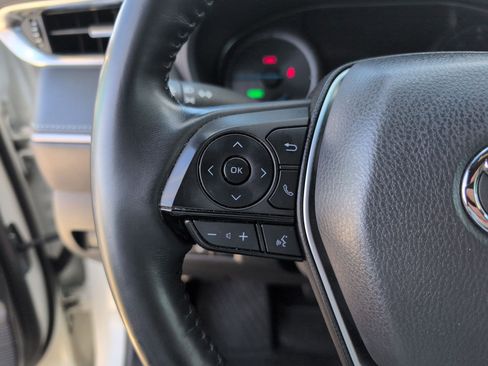 Used 2021 Toyota Venza XLE w/ Softex Package image 16