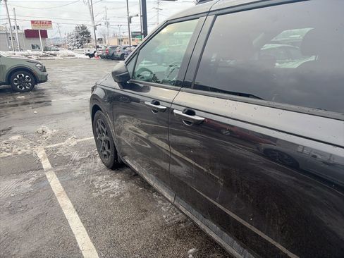 Used 2025 Kia Carnival SX Prestige image 6