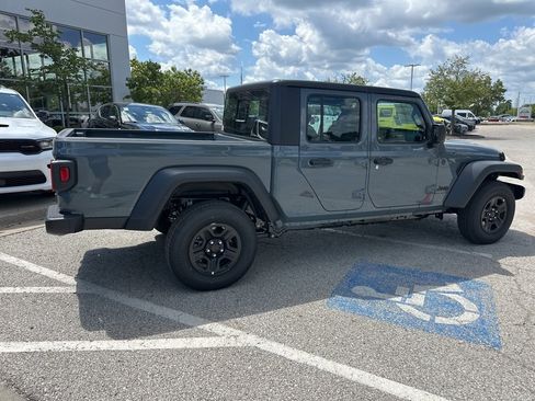 New 2025 Jeep Gladiator Sport image 34