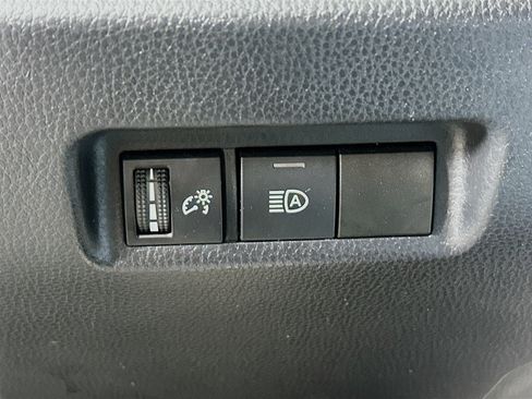 Used 2021 Toyota RAV4 XLE FWD image 17