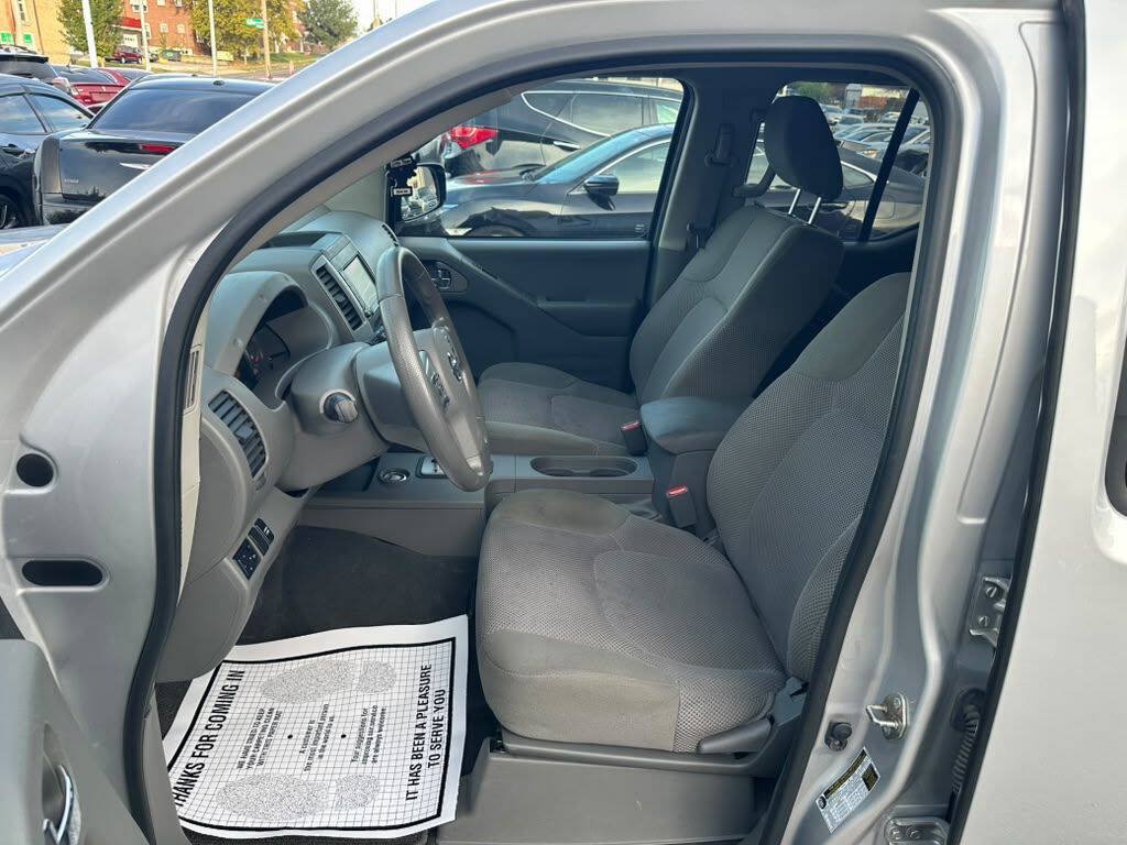 Used 2020 Nissan Frontier SV w/ Midnight Edition Floor Mats RWD image 10