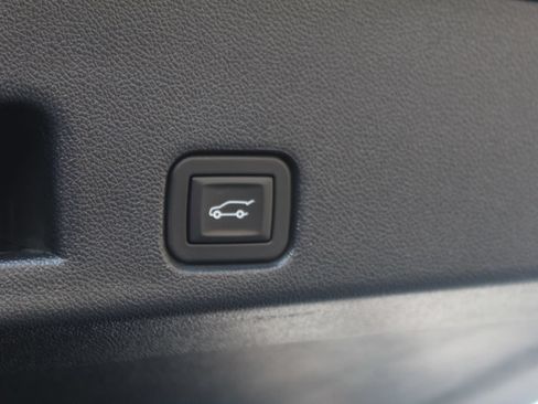 Used 2025 Chevrolet Traverse LT w/ Driver Confidence Package FWD image 29