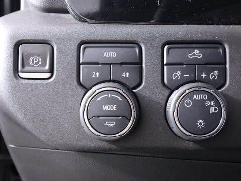 Used 2023 Chevrolet Silverado 1500 LT AWD/4WD image 10