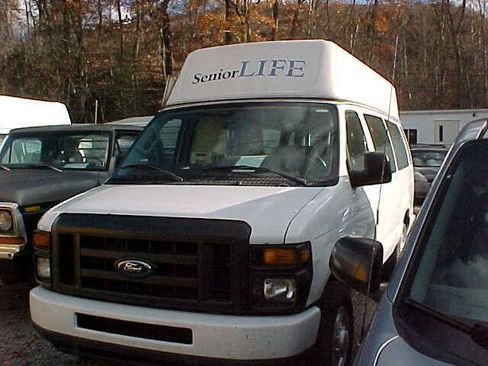 Used 2009 Ford E-150 and Econoline 150 Extended RWD image 2