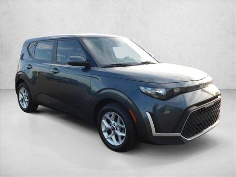 Used 2024 Kia Soul LX w/ Option Group 015 FWD image 3
