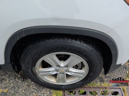 Used 2018 Chevrolet Trax LT w/ LT Convenience Package FWD image 15