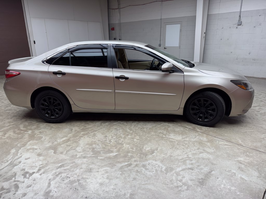 Used 2015 Toyota Camry LE FWD image 6