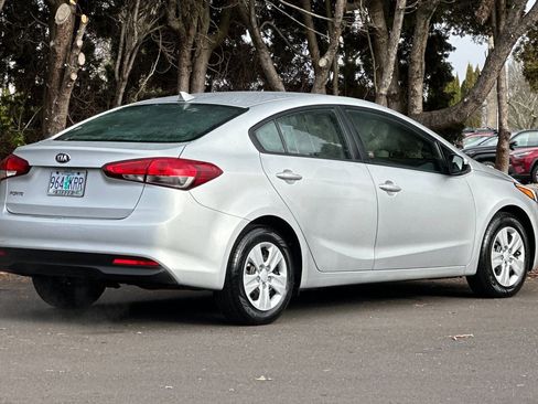 Used 2018 Kia Forte LX image 4