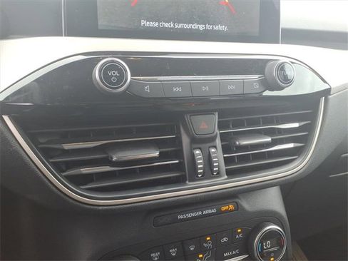 Used 2020 Ford Escape SE image 18