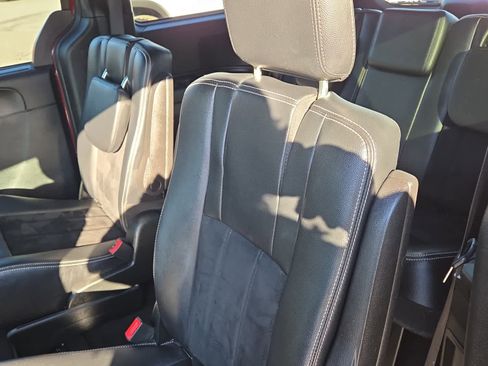 Used 2018 Dodge Grand Caravan SXT w/ Driver Convenience Group image 12