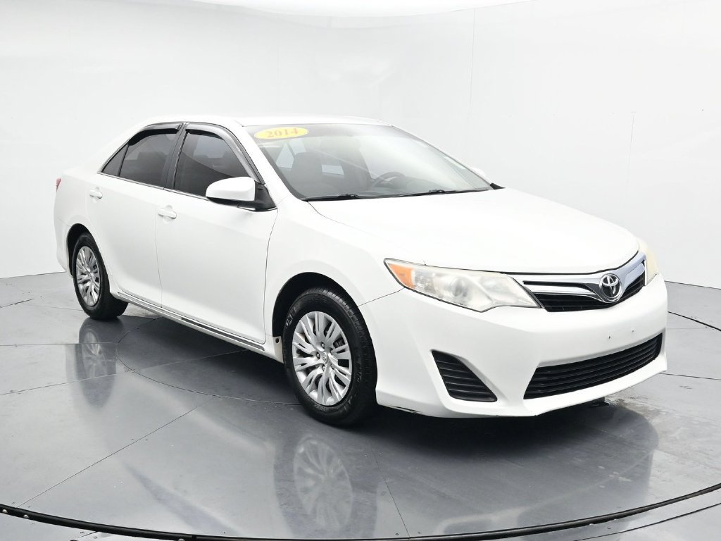Used 2014 Toyota Camry LE FWD image 2