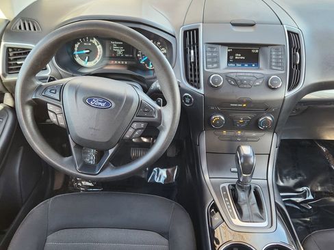 Used 2018 Ford Edge SE image 3