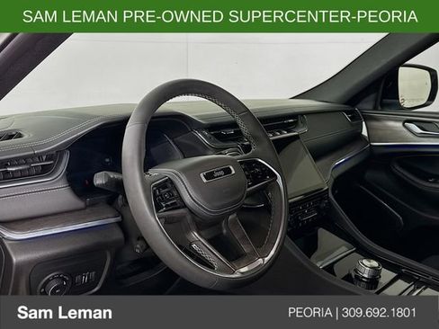 Used 2023 Jeep Grand Cherokee Overland image 9