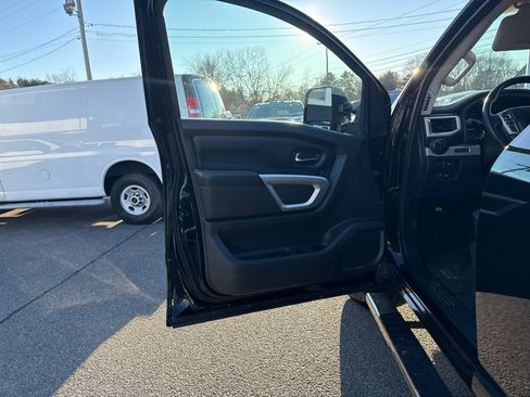 Used 2017 Nissan Titan PRO-4X image 15