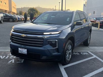 Used 2025 Chevrolet Traverse LT