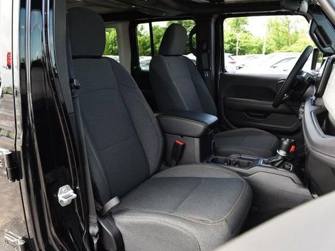 Used 2025 Jeep Wrangler Unlimited Sahara w/ Safety Group AWD/4WD image 22