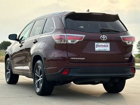 Used 2016 Toyota Highlander XLE FWD image 6