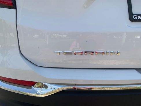 Used 2024 GMC Terrain SLT AWD/4WD image 24
