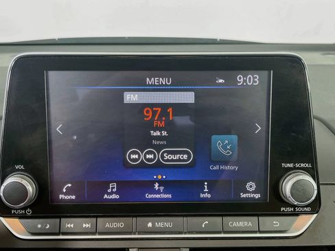Used 2025 Nissan Altima 2.5 SV FWD image 14