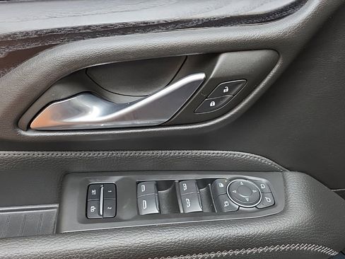 Used 2022 GMC Yukon XL Denali image 24