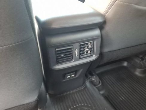 Used 2022 Toyota RAV4 XLE FWD image 9