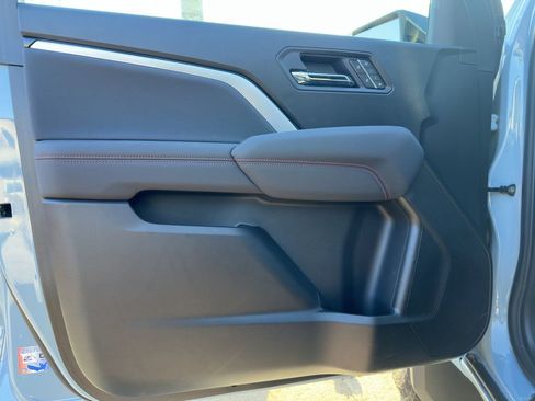 New 2025 Chevrolet Colorado Z71 w/ Midnight Edition image 6