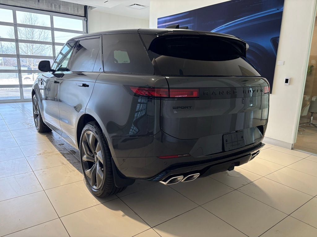 New 2026 Land Rover Range Rover Sport Dynamic SE AWD/4WD image 2